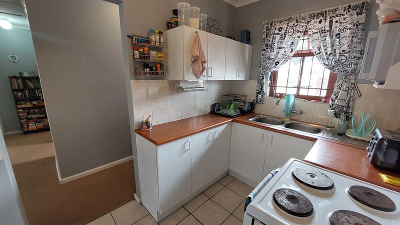 To Let 2 Bedroom Property for Rent in Oakglen Western Cape